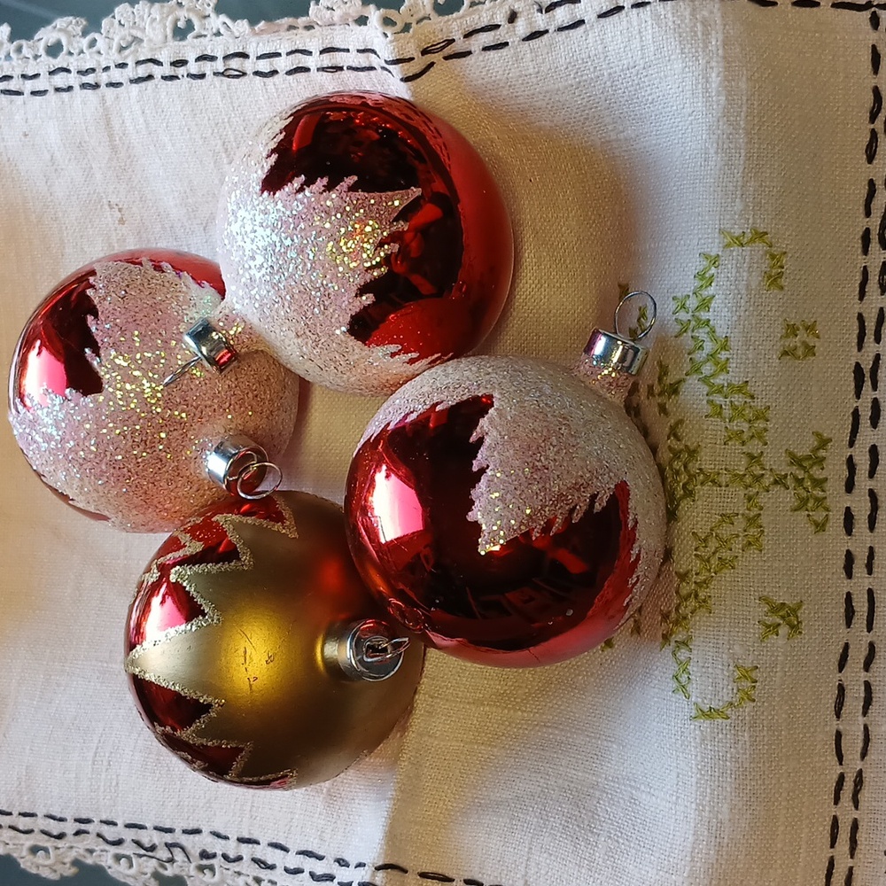 Vintage Mixed Color Christmas Ornaments